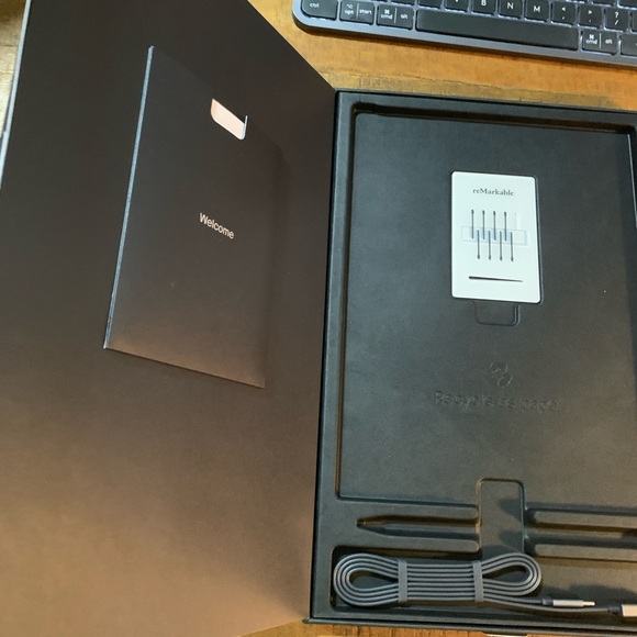 reMarkable 2 - 10.3” Paper Tablet with Marker Plus - Black + brown leather folio - Picture 8 of 14